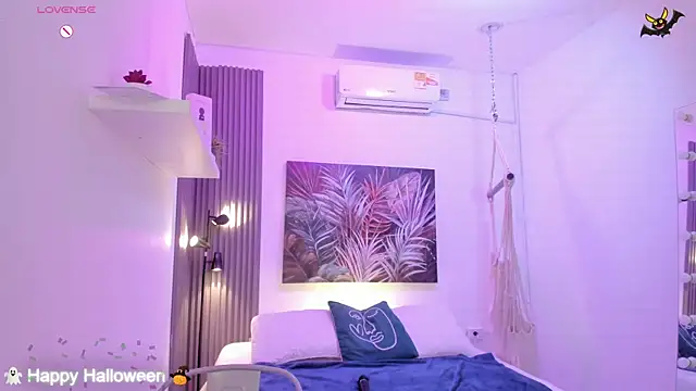 Snapshot of emma_alice_ chatting on 10.24.25 emma alice online show from 10.24.25