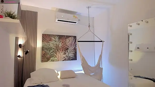 Snapshot of emma_alice_ chatting on 01.08.26 emma alice online show from 01.08.26