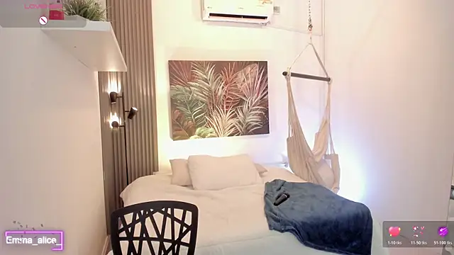 Snapshot of emma_alice_ chatting on 01.12.26 emma alice online show from 01.12.26