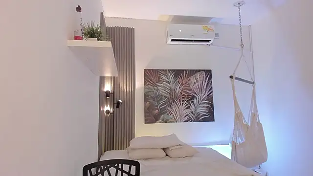 Snapshot of emma_alice_ chatting on 02.05.26 emma alice online show from 02.05.26