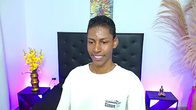 maiki18  online show from 10.25.25