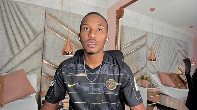 Snapshot of JamesParck chatting on 01.07.25 JamesParck online show from 01.07.25