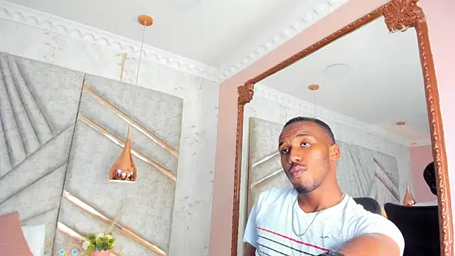 Snapshot of JamesParck chatting on 01.08.25 JamesParck online show from 01.08.25