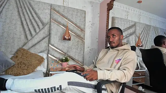 Snapshot of JamesParck chatting on 01.19.25 JamesParck online show from 01.19.25