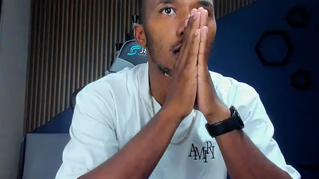 Snapshot of JamesParck chatting on 01.22.25 JamesParck online show from 01.22.25