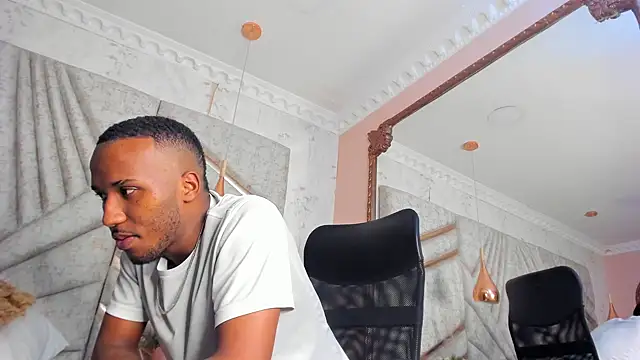 Snapshot of JamesParck chatting on 01.24.25 JamesParck online show from 01.24.25