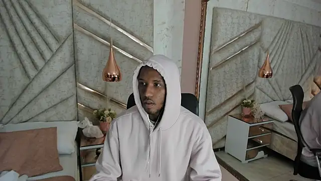 Snapshot of JamesParck chatting on 02.05.25 JamesParck online show from 02.05.25