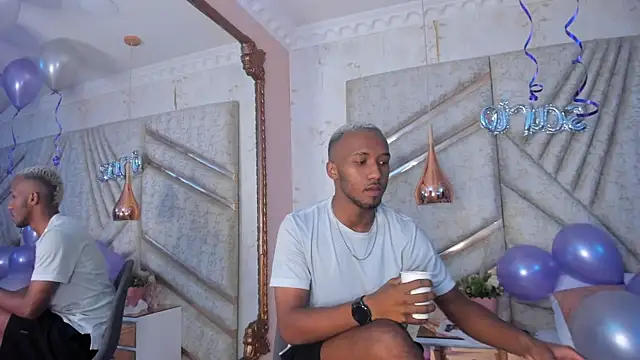 Snapshot of JamesParck chatting on 02.16.25 JamesParck online show from 02.16.25