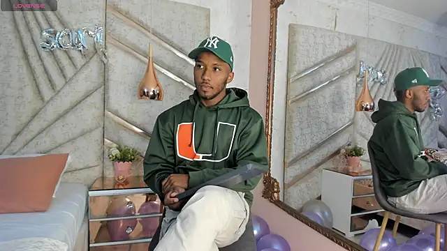 Snapshot of JamesParck chatting on 02.19.25 JamesParck online show from 02.19.25