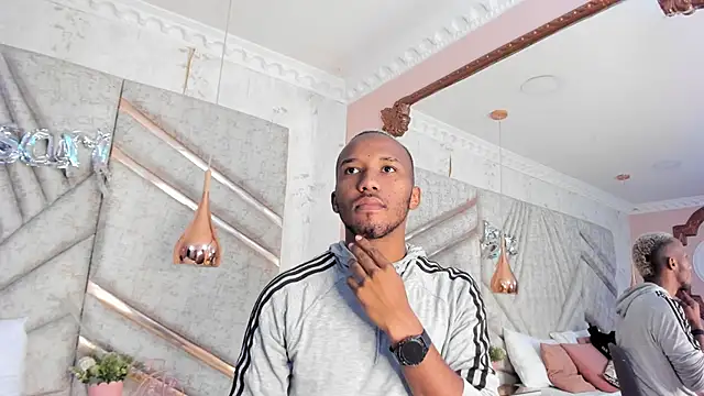 Snapshot of JamesParck chatting on 02.21.25 JamesParck online show from 02.21.25