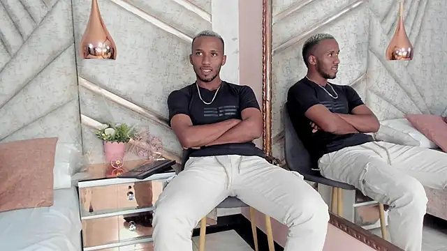 Snapshot of JamesParck chatting on 02.28.25 JamesParck online show from 02.28.25