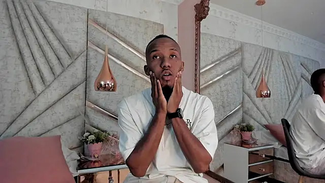 Snapshot of JamesParck chatting on 03.22.25 JamesParck online show from 03.22.25