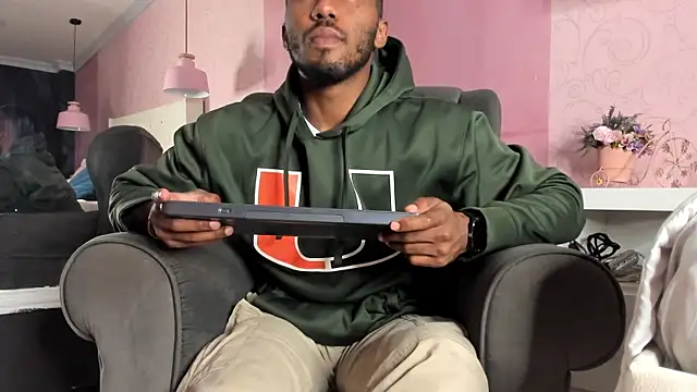 Snapshot of JamesParck chatting on 02.20.26 JamesParck online show from 02.20.26