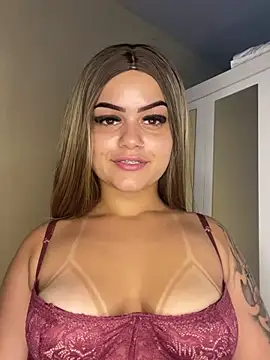 Snapshot of Lolacavalona chatting on 12.05.24 Lolacavalona online show from 12.05.24