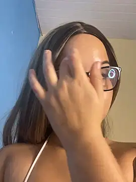 Snapshot of Lolacavalona chatting on 12.20.24 Lolacavalona online show from 12.20.24