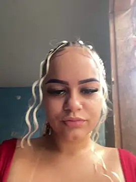 Snapshot of Lolacavalona chatting on 12.30.24 Lolacavalona online show from 12.30.24