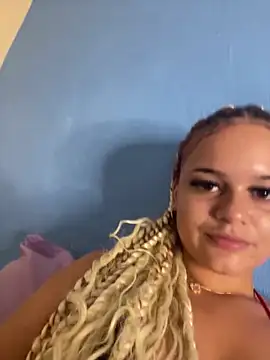 Snapshot of Lolacavalona chatting on 01.13.25 Lolacavalona online show from 01.13.25