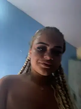 Snapshot of Lolacavalona chatting on 01.14.25 Lolacavalona online show from 01.14.25