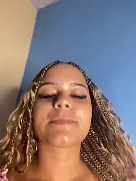 Snapshot of Lolacavalona chatting on 01.23.25 Lolacavalona online show from 01.23.25