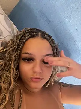 Snapshot of Lolacavalona chatting on 02.03.25 Lolacavalona online show from 02.03.25