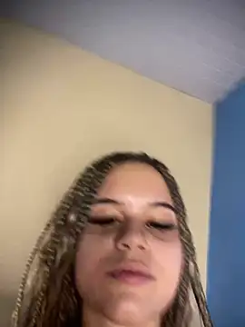 Snapshot of Lolacavalona chatting on 03.08.25 Lolacavalona online show from 03.08.25