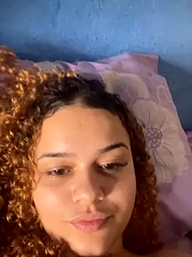 Snapshot of Lolacavalona chatting on 09.25.25 Lolacavalona online show from 09.25.25