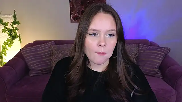 Snapshot of miki_miki_cutie_ chatting on 12.11.24 miki miki cutie online show from 12.11.24