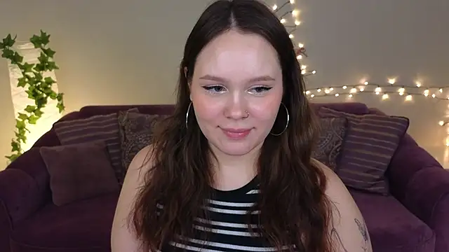 Snapshot of miki_miki_cutie_ chatting on 12.17.24 miki miki cutie online show from 12.17.24