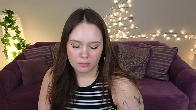 Snapshot of miki_miki_cutie_ chatting on 12.17.24 miki miki cutie online show from 12.17.24