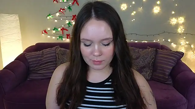 Snapshot of miki_miki_cutie_ chatting on 12.21.24 miki miki cutie online show from 12.21.24