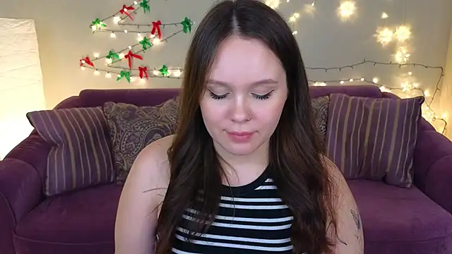 Snapshot of miki_miki_cutie_ chatting on 12.22.24 miki miki cutie online show from 12.22.24