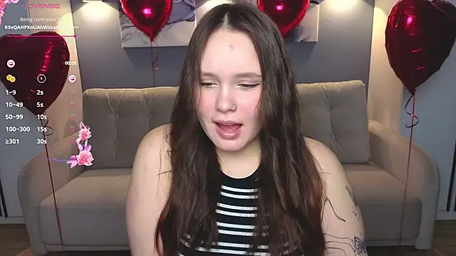 Snapshot of miki_miki_cutie_ chatting on 02.14.25 miki miki cutie online show from 02.14.25