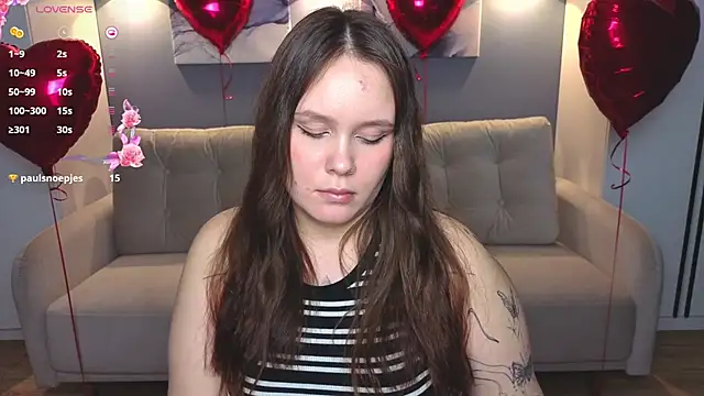 Snapshot of miki_miki_cutie_ chatting on 02.14.25 miki miki cutie online show from 02.14.25