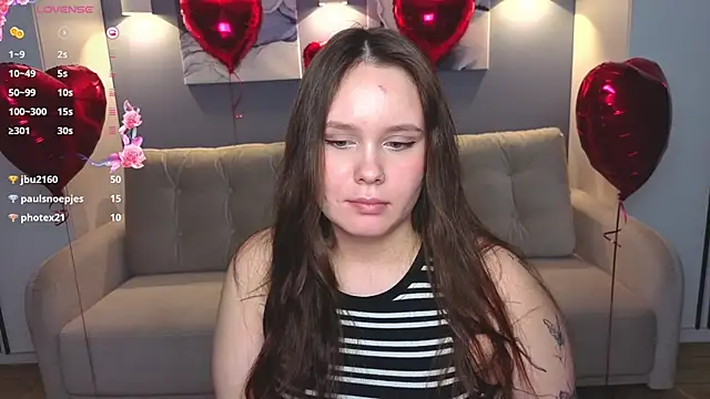 Snapshot of miki_miki_cutie_ chatting on 02.15.25 miki miki cutie online show from 02.15.25