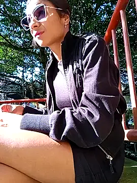 Leslly  online show from 04.23.26