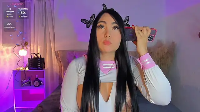 Sarahballiston  online show from 12.19.25