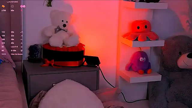 Snapshot of LaylaBrown chatting on 10.10.25 LaylaBrown online show from 10.10.25