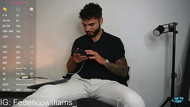 Snapshot of Derek_w chatting on 01.18.25 Derek w online show from 01.18.25