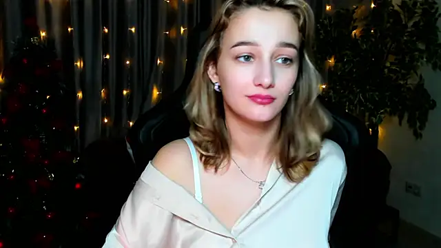 Snapshot of Sinty_Noria chatting on 01.03.25 Sinty Noria online show from 01.03.25