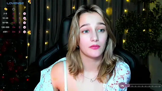 Snapshot of Sinty_Noria chatting on 01.07.25 Sinty Noria online show from 01.07.25