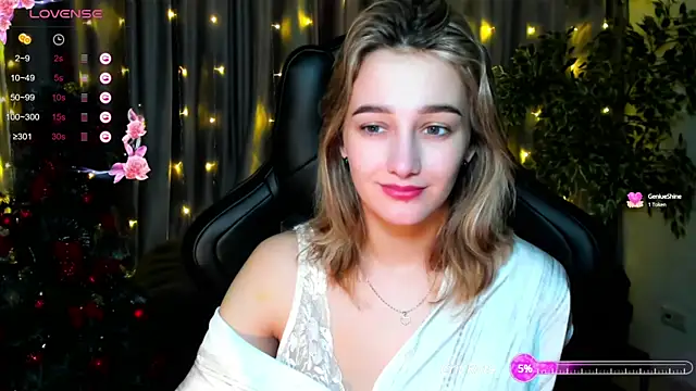 Snapshot of Sinty_Noria chatting on 01.08.25 Sinty Noria online show from 01.08.25