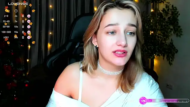 Snapshot of Sinty_Noria chatting on 01.13.25 Sinty Noria online show from 01.13.25