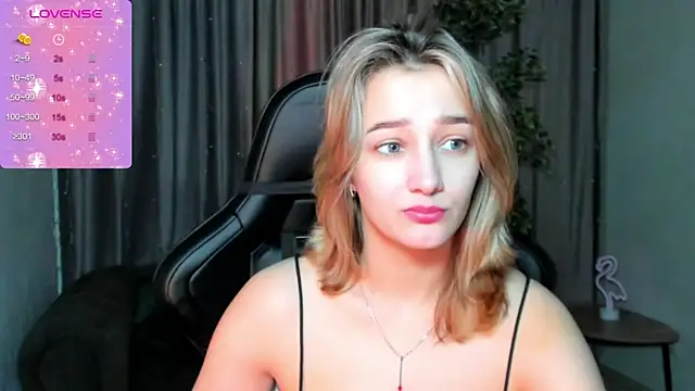 Snapshot of Sinty_Noria chatting on 01.14.25 Sinty Noria online show from 01.14.25