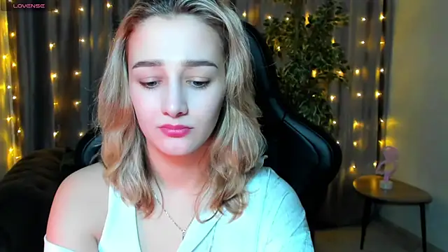 Snapshot of Sinty_Noria chatting on 01.16.25 Sinty Noria online show from 01.16.25