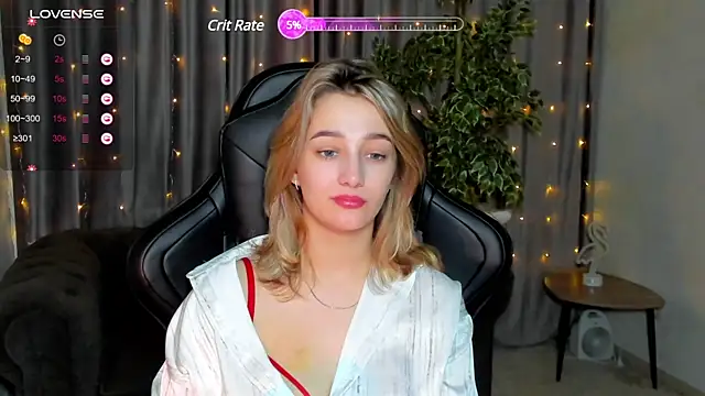 Snapshot of Sinty_Noria chatting on 02.04.25 Sinty Noria online show from 02.04.25