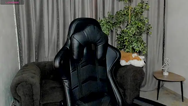 Snapshot of Sinty_Noria chatting on 02.11.25 Sinty Noria online show from 02.11.25