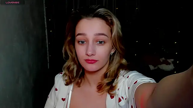 Snapshot of Sinty_Noria chatting on 02.11.25 Sinty Noria online show from 02.11.25