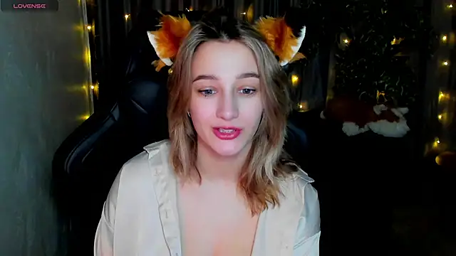 Snapshot of Sinty_Noria chatting on 02.13.25 Sinty Noria online show from 02.13.25