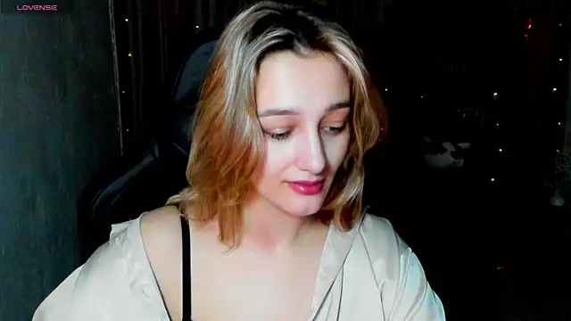 Snapshot of Sinty_Noria chatting on 02.17.25 Sinty Noria online show from 02.17.25