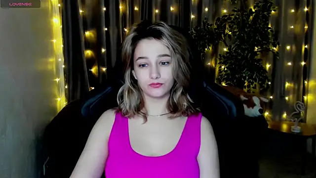 Snapshot of Sinty_Noria chatting on 03.05.25 Sinty Noria online show from 03.05.25